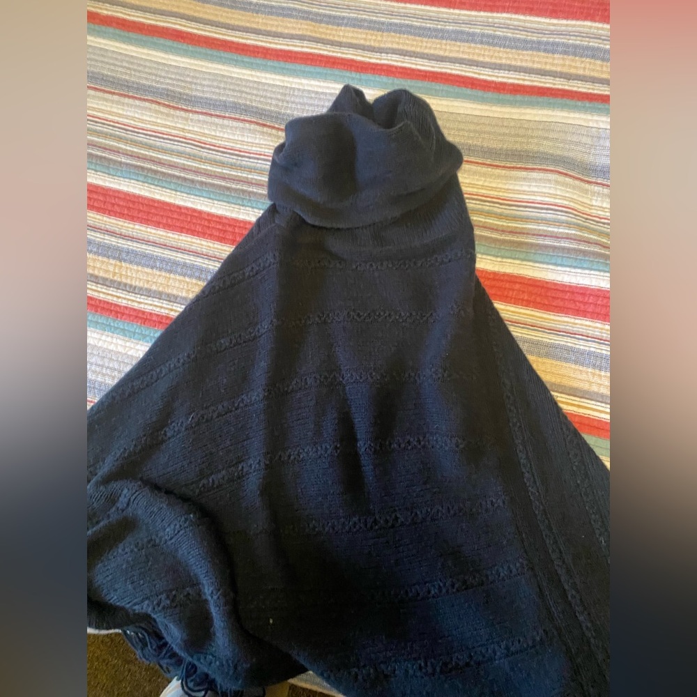 Guess poncho